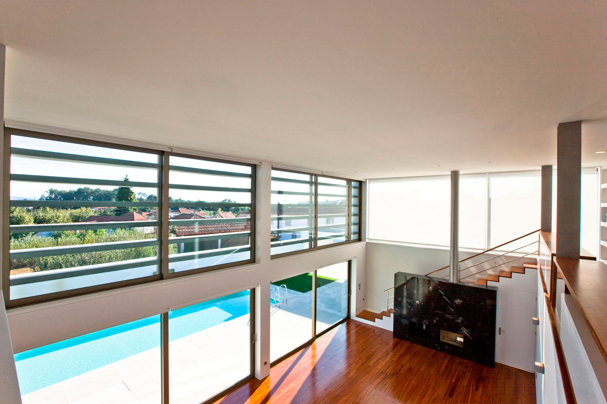 A Modern and Stylish House Composed of Two Structures in Macieira de Sarnes, Portugal by Atelier d’Arquitectura J. A. Lopes da Costa (8)