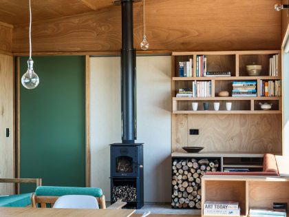 A Playful Two-Storey Cabin for a Family in Waikanae, New Zealand by Parsonson Architects (10)