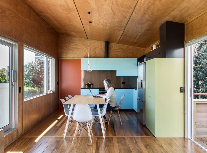 A Playful Two-Storey Cabin for a Family in Waikanae, New Zealand by Parsonson Architects (11)
