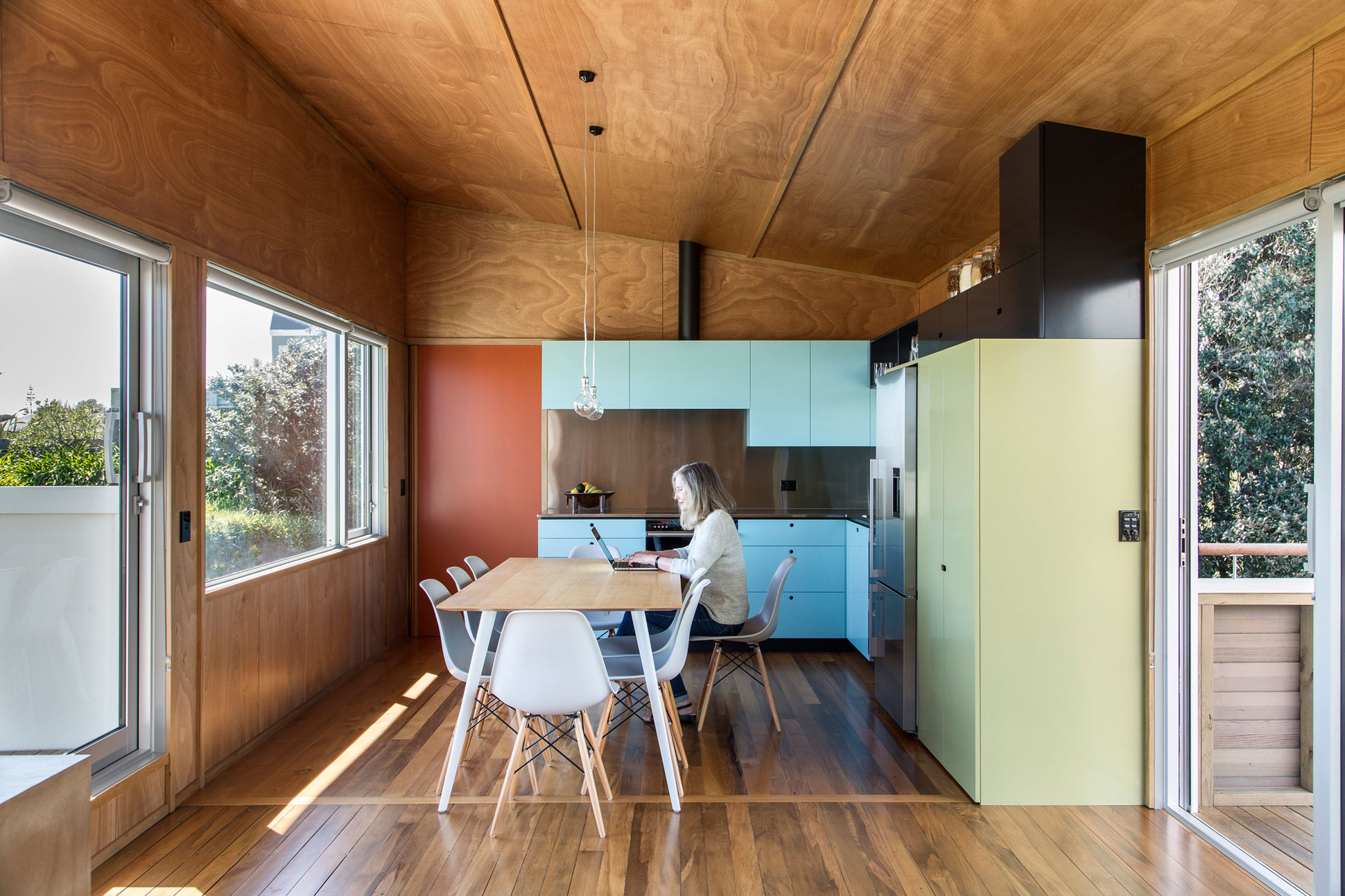 A Playful Two-Storey Cabin for a Family in Waikanae, New Zealand by Parsonson Architects (11)