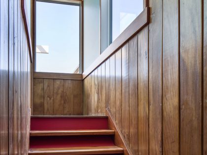 A Playful Two-Storey Cabin for a Family in Waikanae, New Zealand by Parsonson Architects (14)