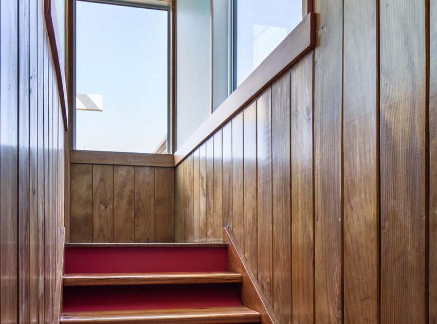 A Playful Two-Storey Cabin for a Family in Waikanae, New Zealand by Parsonson Architects (14)