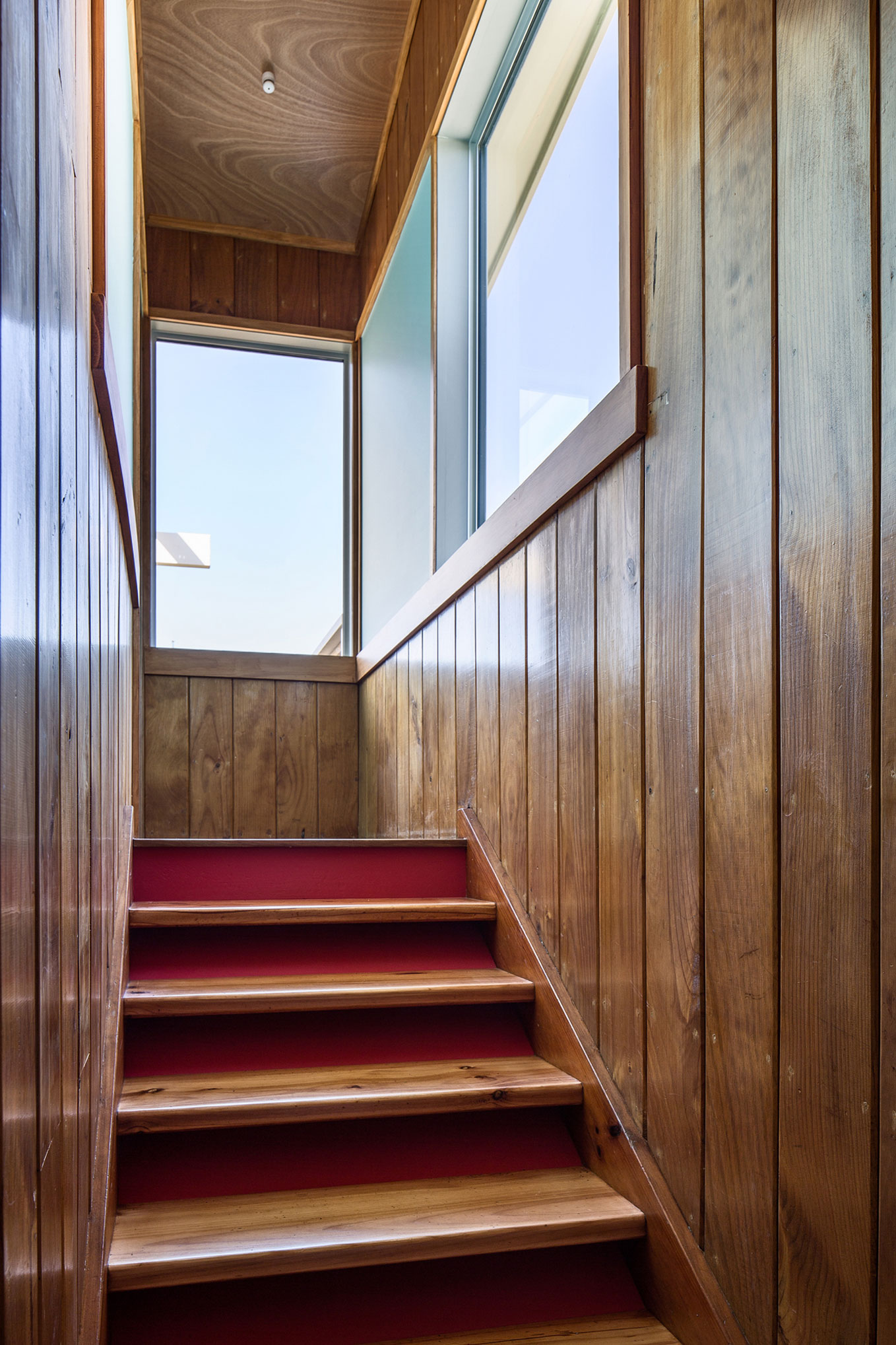 A Playful Two-Storey Cabin for a Family in Waikanae, New Zealand by Parsonson Architects (14)