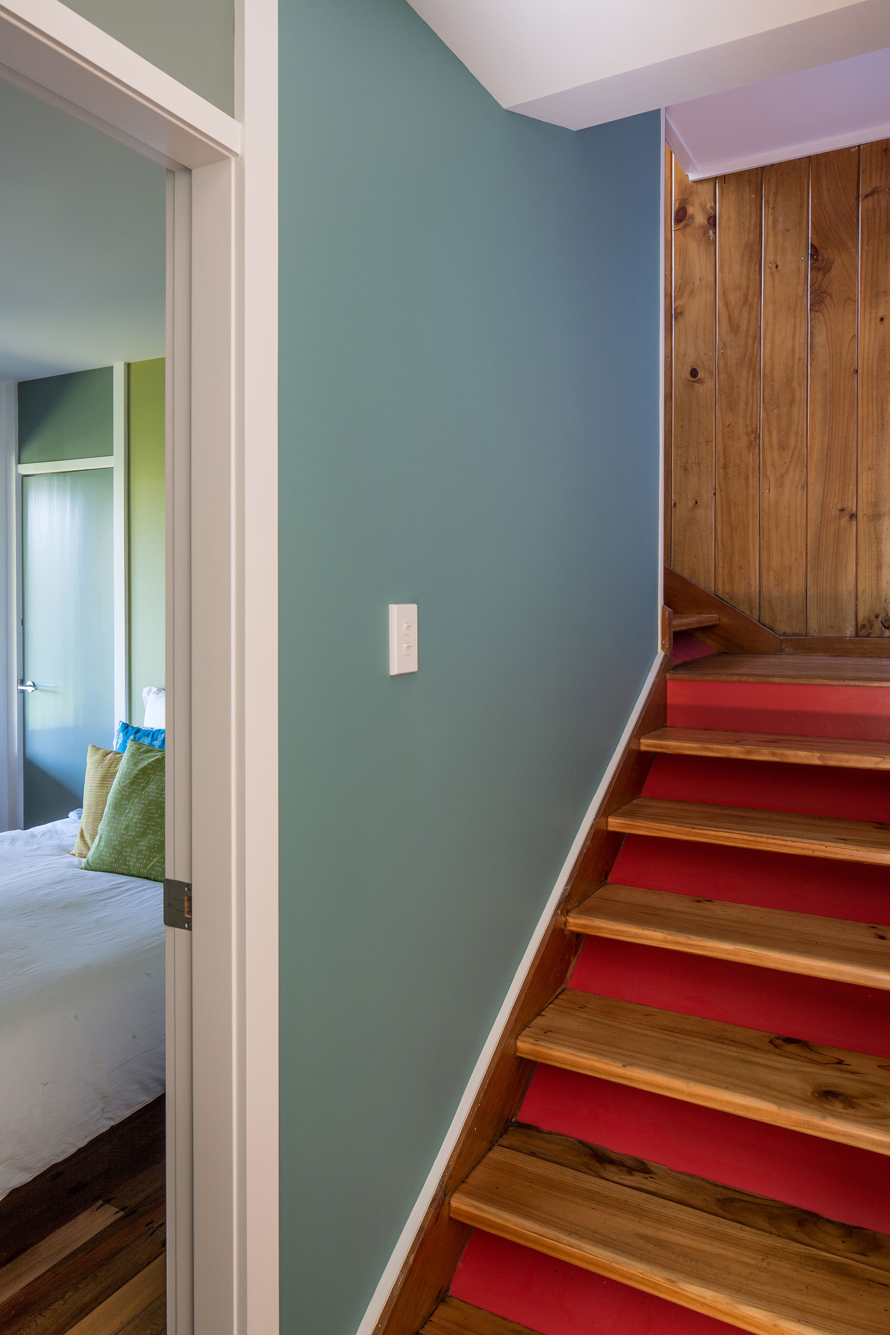 A Playful Two-Storey Cabin for a Family in Waikanae, New Zealand by Parsonson Architects (15)