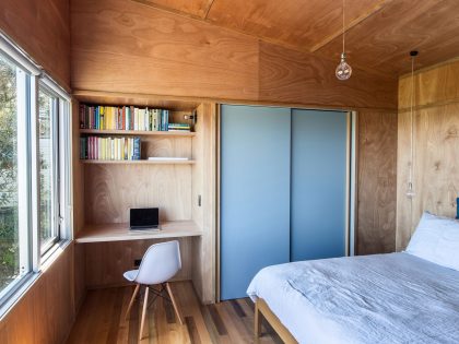 A Playful Two-Storey Cabin for a Family in Waikanae, New Zealand by Parsonson Architects (16)