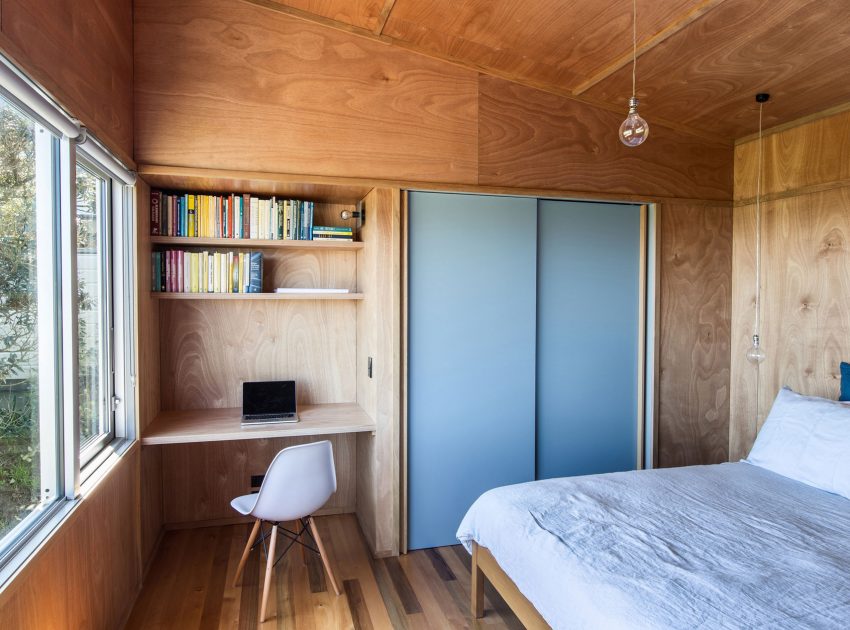 A Playful Two-Storey Cabin for a Family in Waikanae, New Zealand by Parsonson Architects (16)