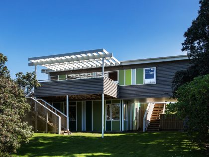 A Playful Two-Storey Cabin for a Family in Waikanae, New Zealand by Parsonson Architects (2)