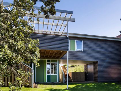 A Playful Two-Storey Cabin for a Family in Waikanae, New Zealand by Parsonson Architects (3)