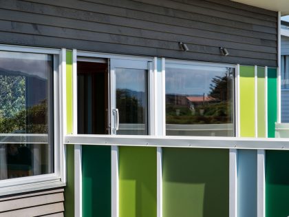 A Playful Two-Storey Cabin for a Family in Waikanae, New Zealand by Parsonson Architects (5)