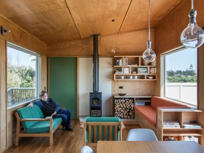 A Playful Two-Storey Cabin for a Family in Waikanae, New Zealand by Parsonson Architects (7)