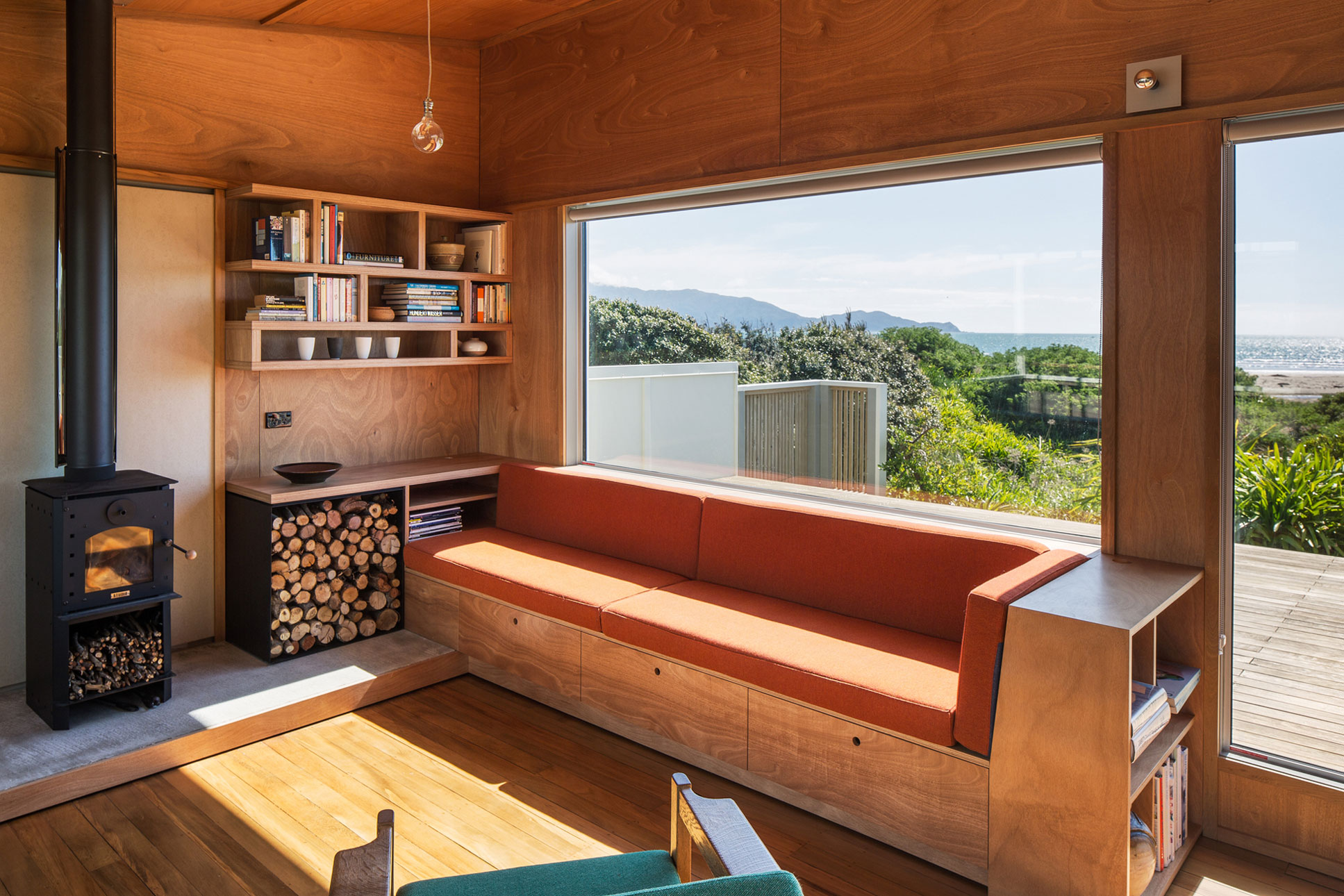A Playful Two-Storey Cabin for a Family in Waikanae, New Zealand by Parsonson Architects (8)