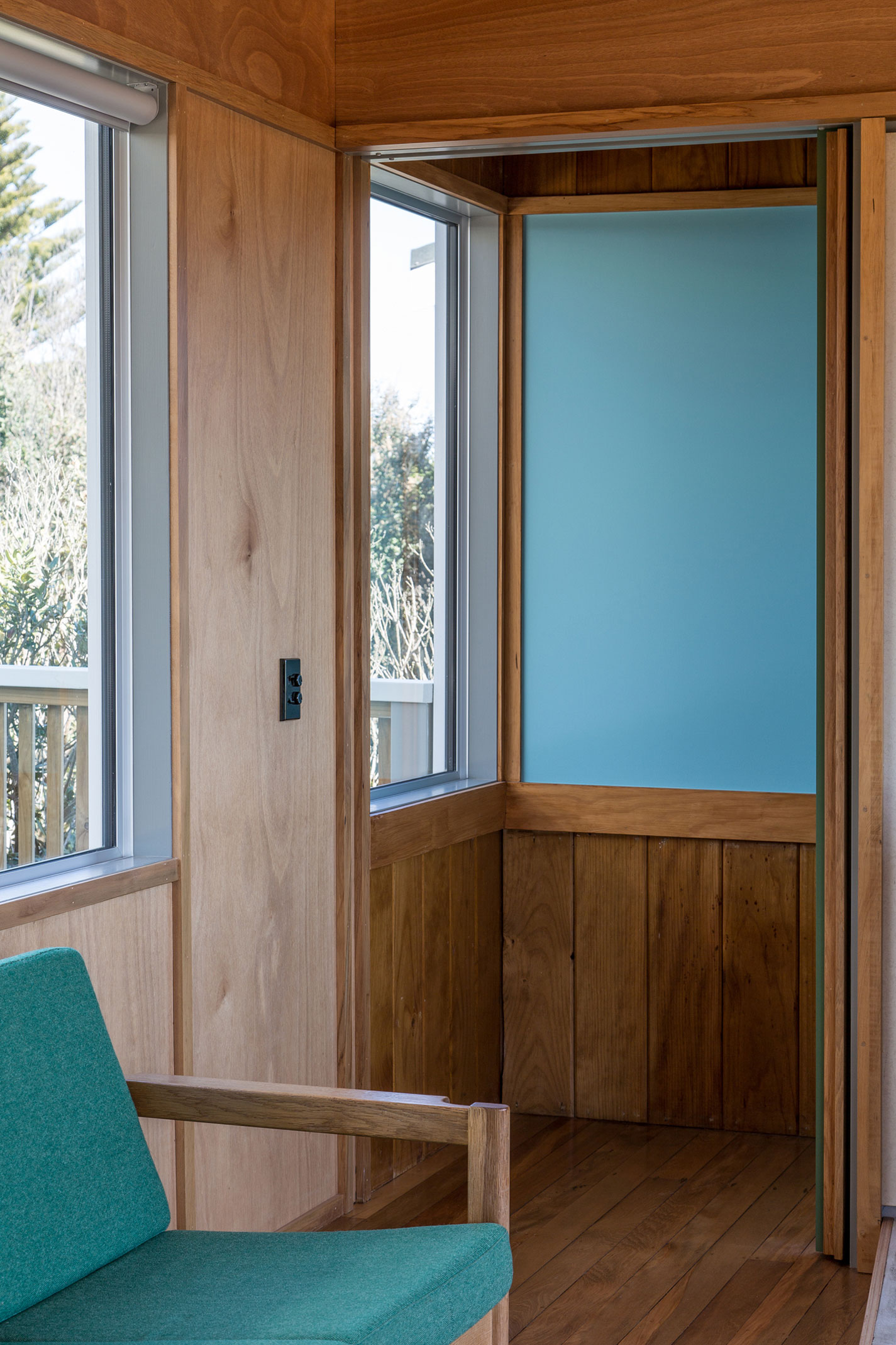 A Playful Two-Storey Cabin for a Family in Waikanae, New Zealand by Parsonson Architects (9)