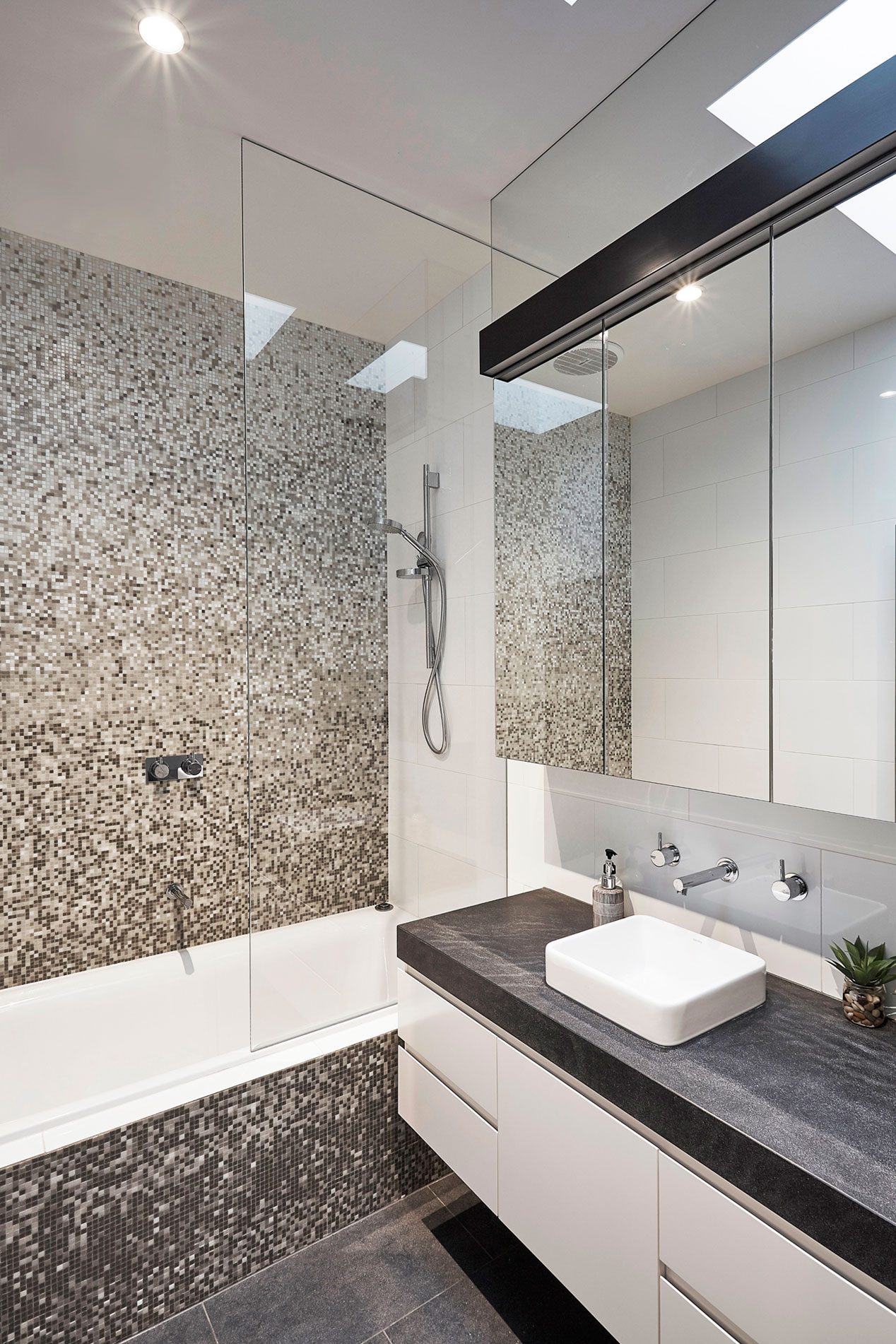 A Modern and Bright Semi-Detached House with Ample Natural Light in Malvern by Patrick Jost (13)