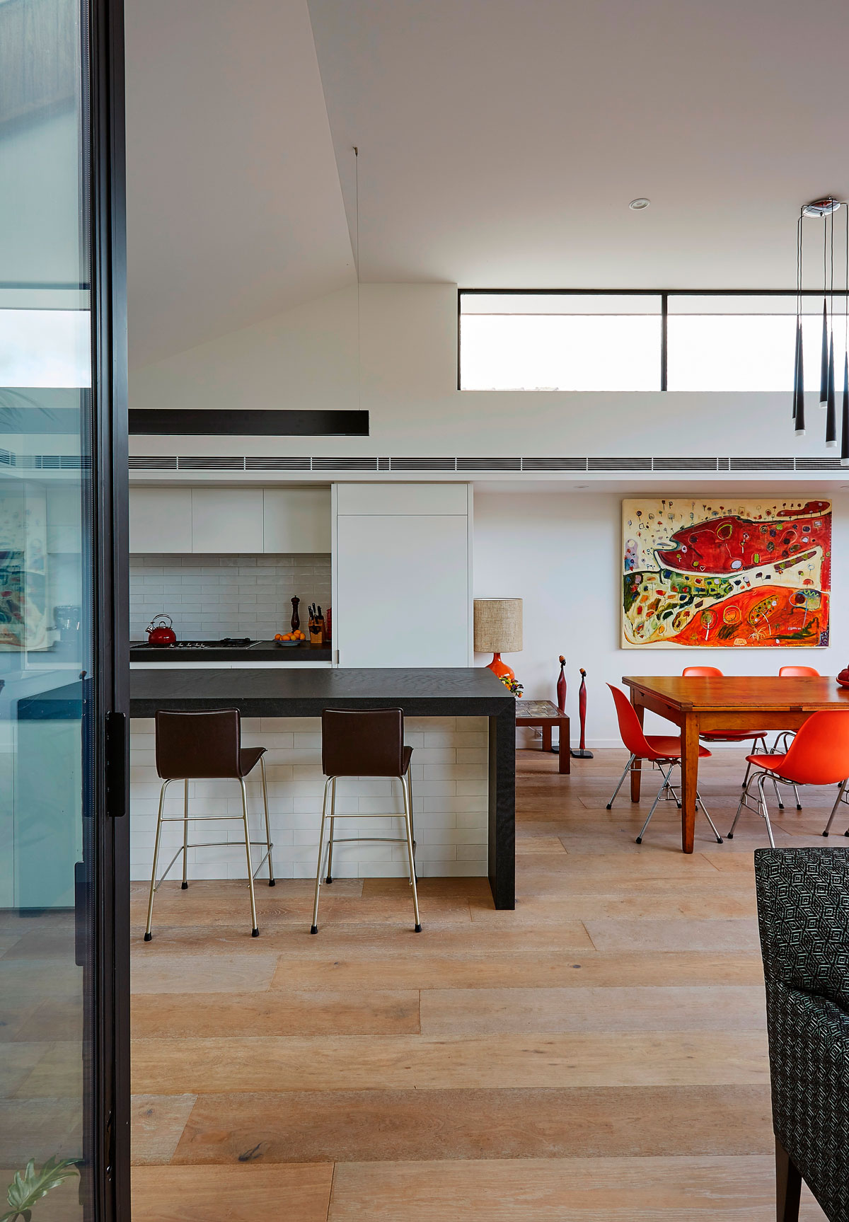 A Modern and Bright Semi-Detached House with Ample Natural Light in Malvern by Patrick Jost (7)