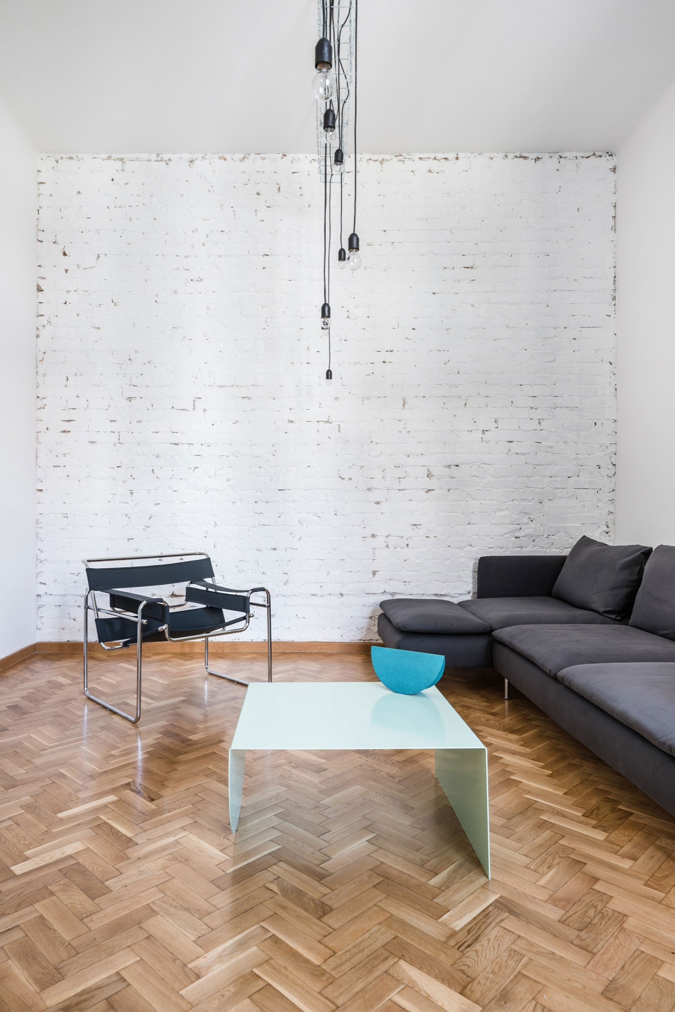 A Simple and Beautiful Home for a Stylish Couple in Budapest by Batlab Architects (1)