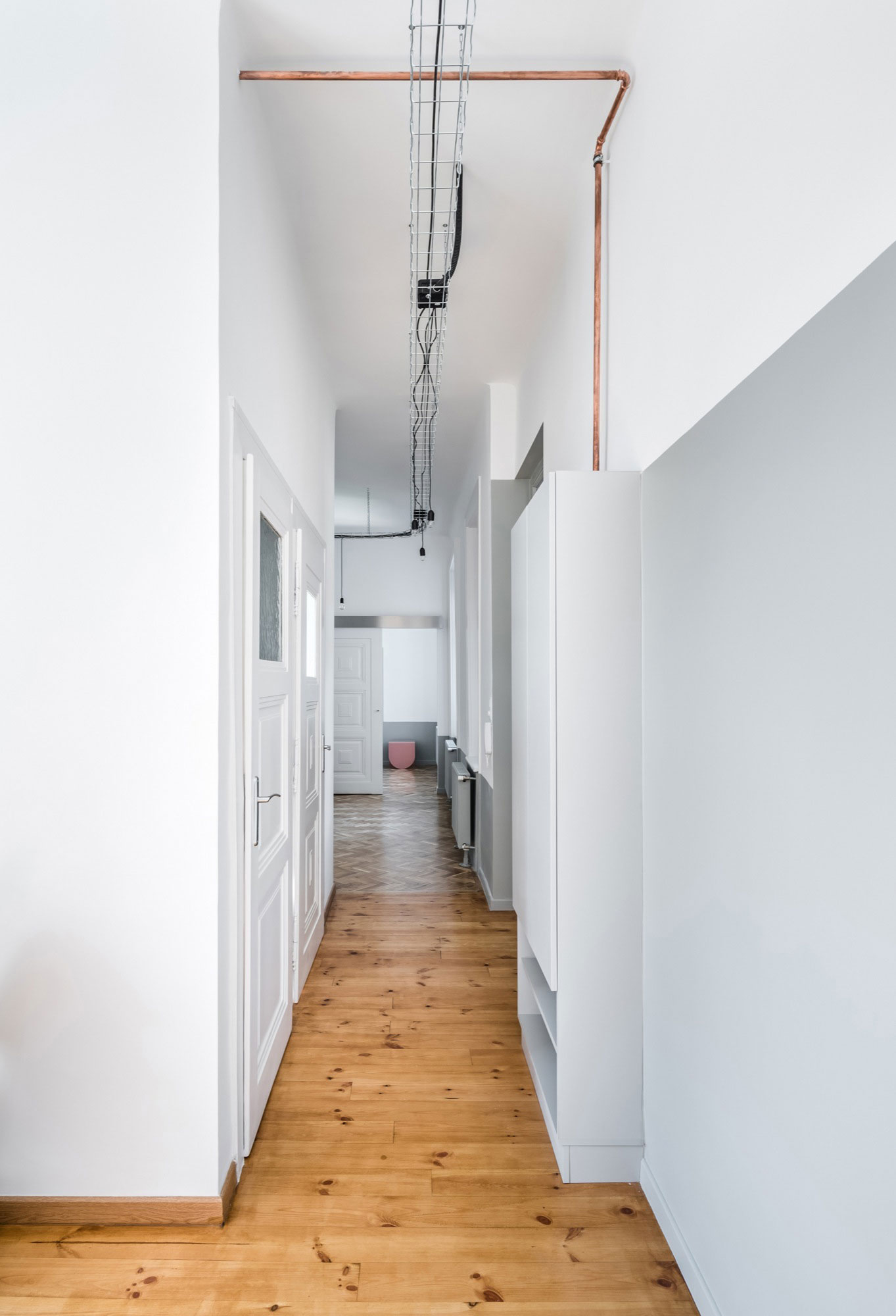 A Simple and Beautiful Home for a Stylish Couple in Budapest by Batlab Architects (10)