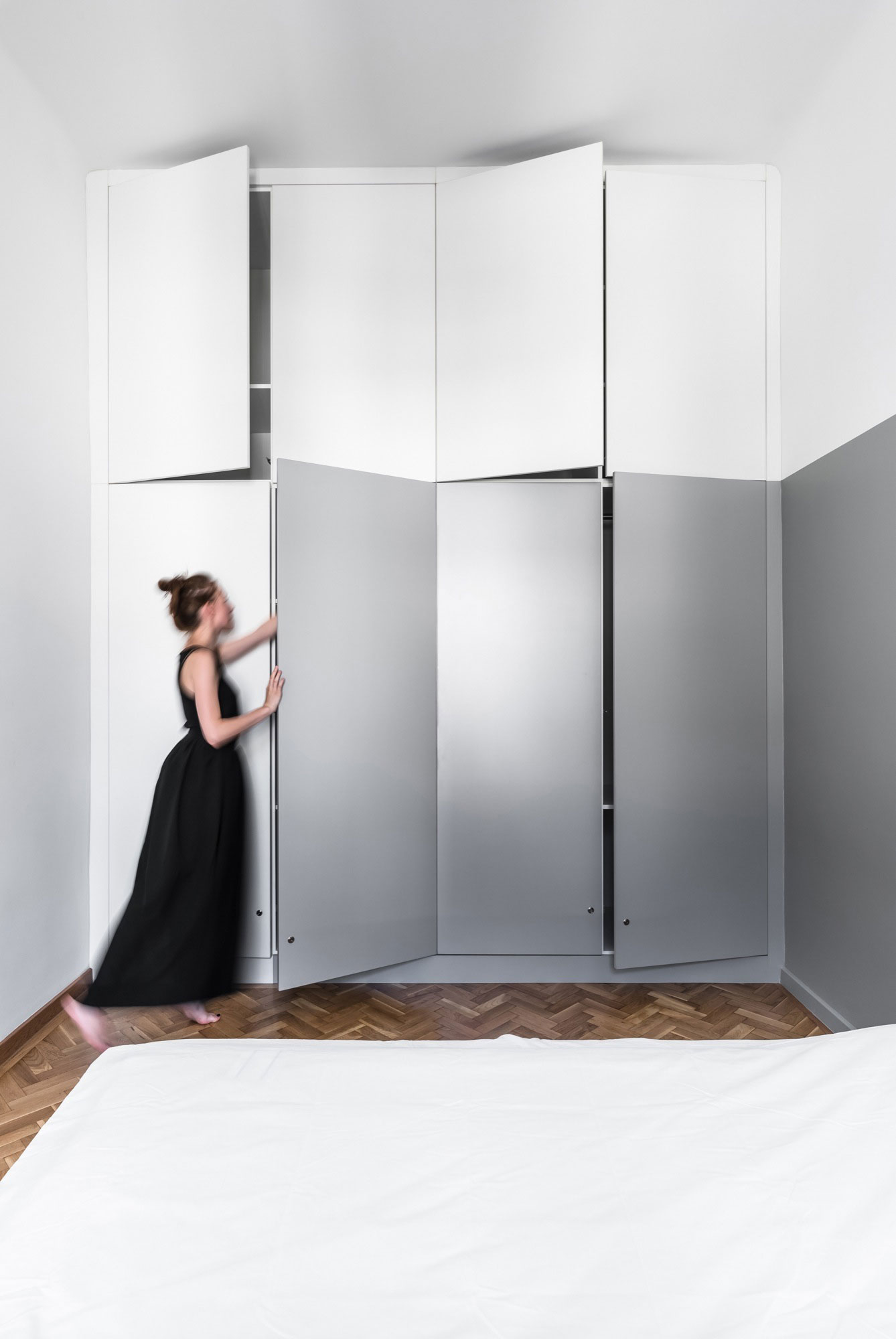 A Simple and Beautiful Home for a Stylish Couple in Budapest by Batlab Architects (15)