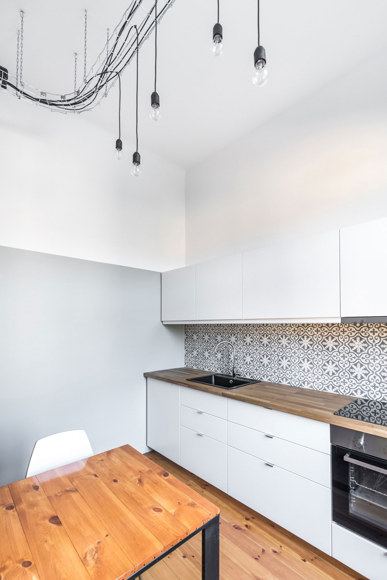 A Simple and Beautiful Home for a Stylish Couple in Budapest by Batlab Architects (8)