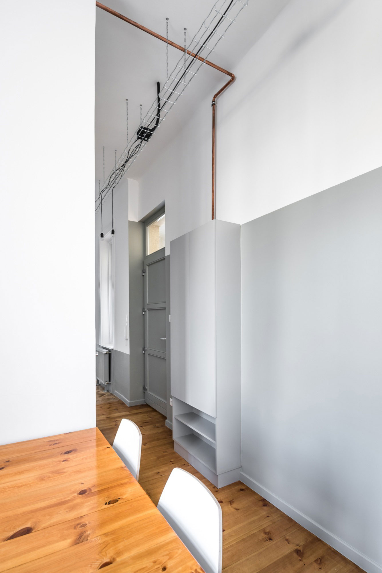 A Simple and Beautiful Home for a Stylish Couple in Budapest by Batlab Architects (9)