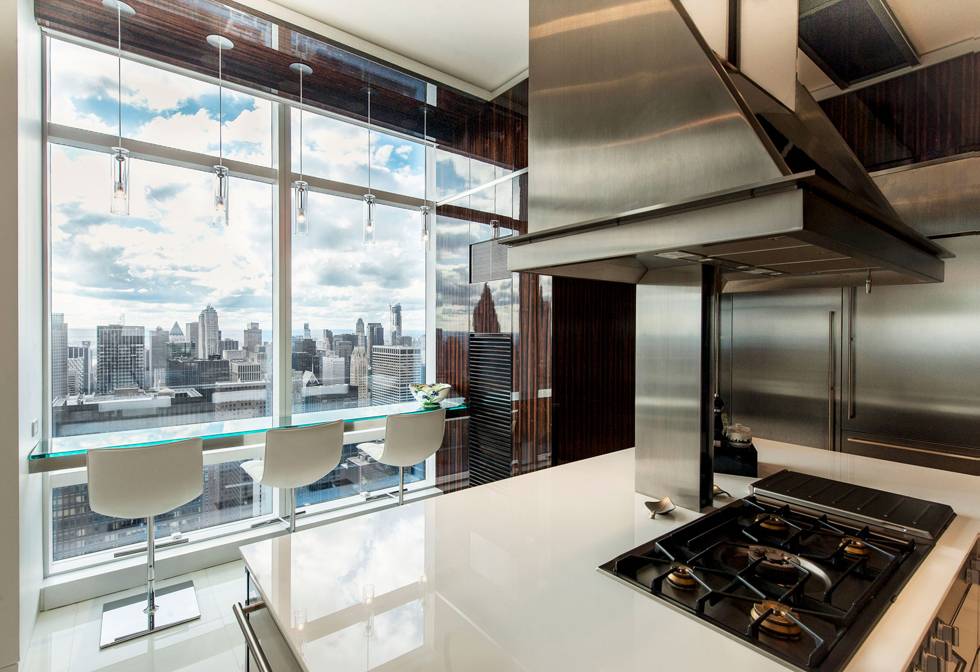 A Sleek Modern Apartment with a Stylish and Contemporary Layout in New York City by Mojo Stumer (11)