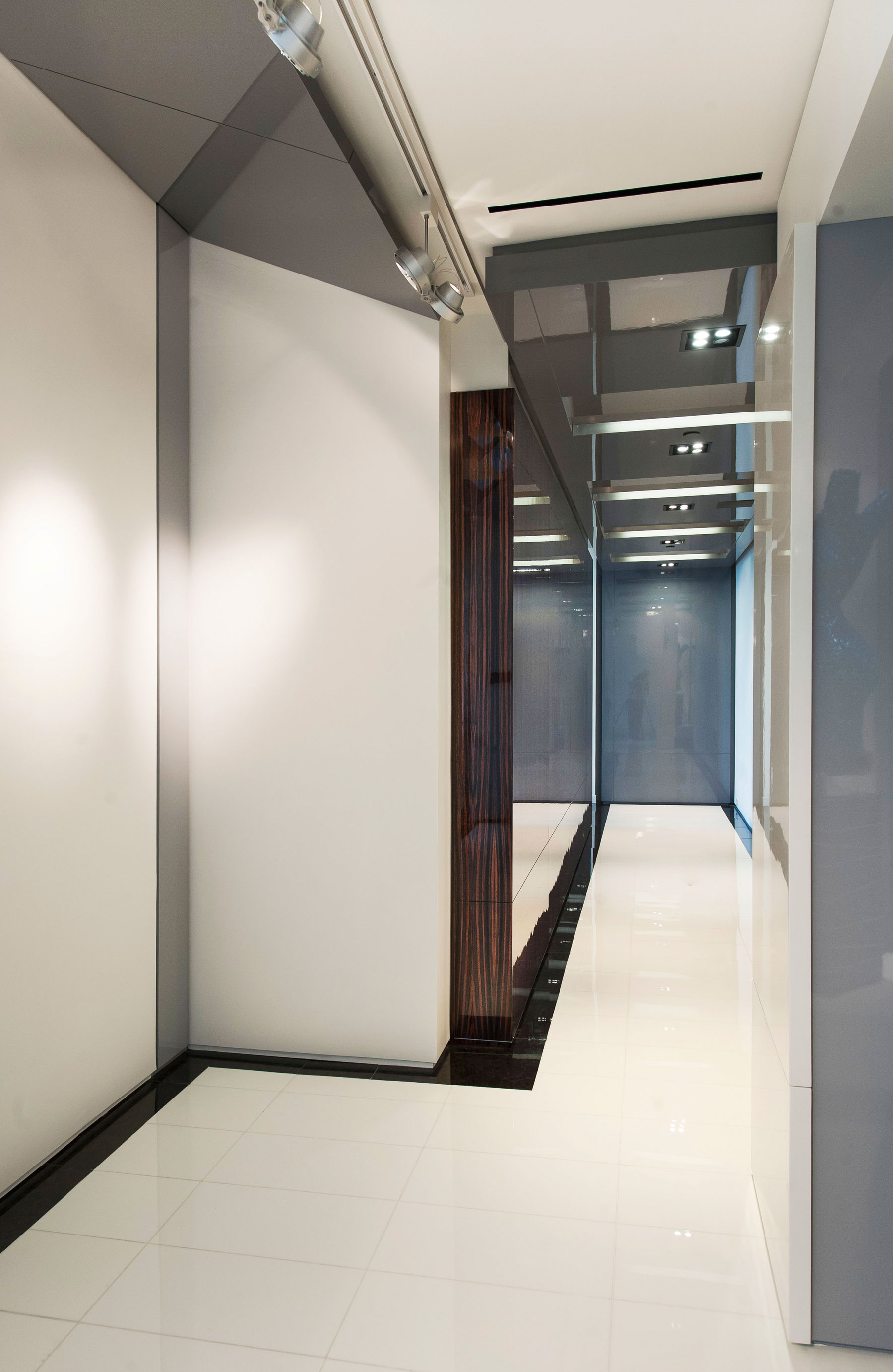 A Sleek Modern Apartment with a Stylish and Contemporary Layout in New York City by Mojo Stumer (16)