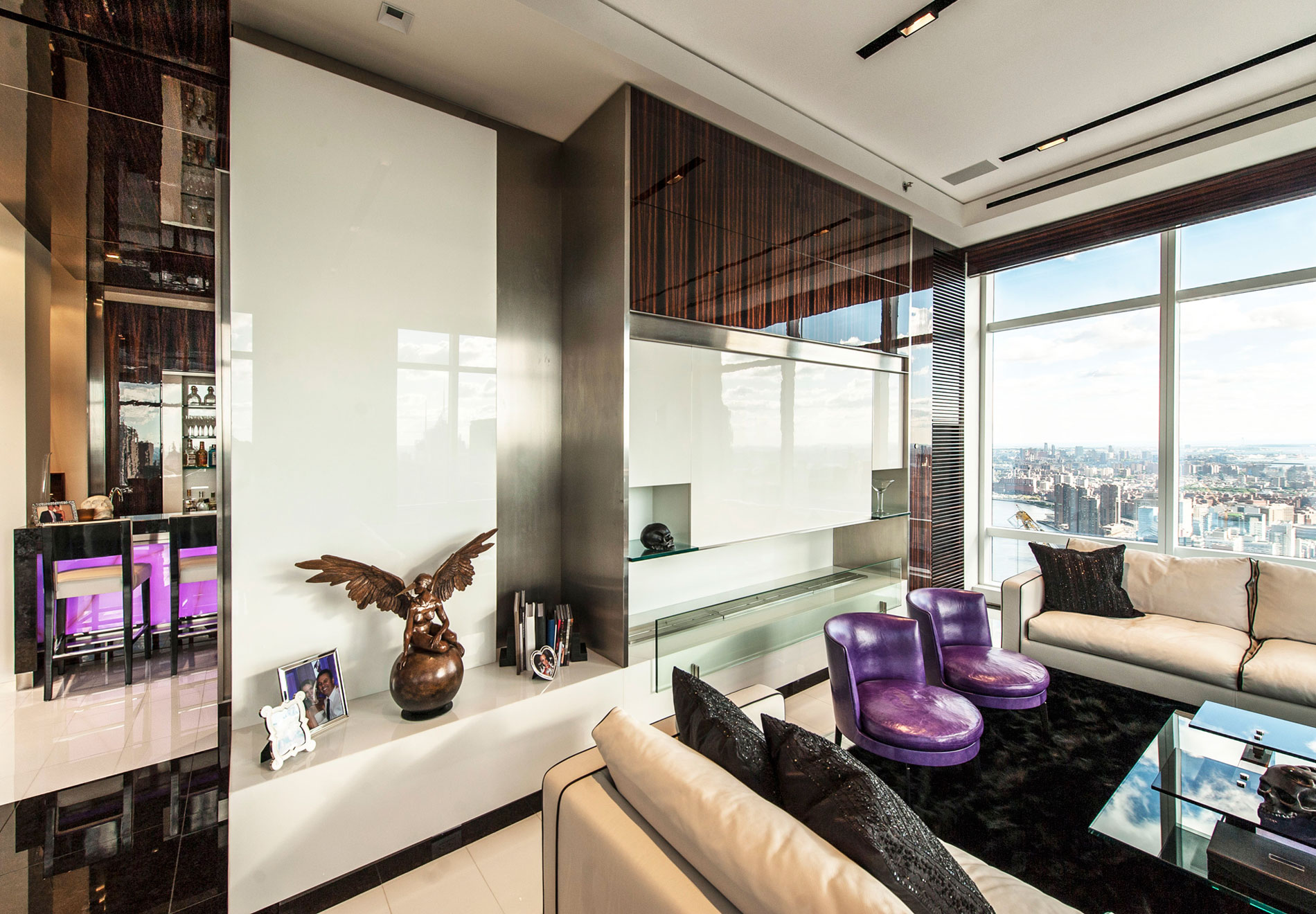 A Sleek Modern Apartment with a Stylish and Contemporary Layout in New York City by Mojo Stumer (3)