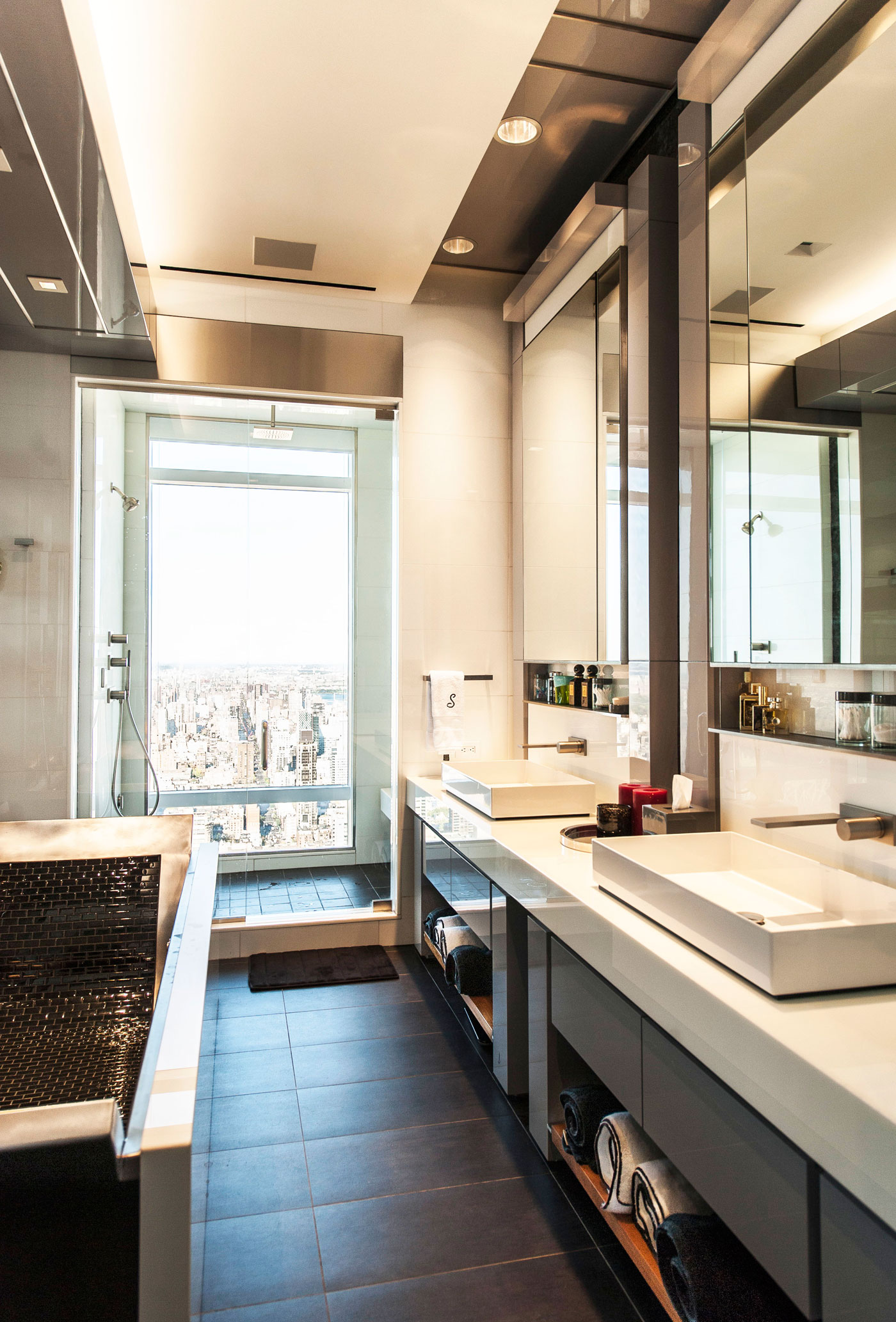A Sleek Modern Apartment with a Stylish and Contemporary Layout in New York City by Mojo Stumer (32)