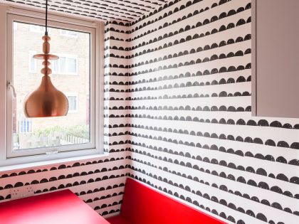 A Small Modern Flat with Personal Touch and Patterned Wallpapers in London by Studio Alexander Fehre (11)