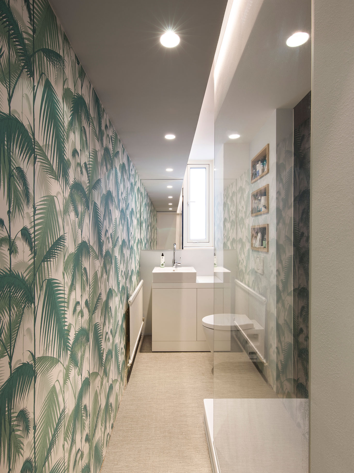 A Small Modern Flat with Personal Touch and Patterned Wallpapers in London by Studio Alexander Fehre (15)