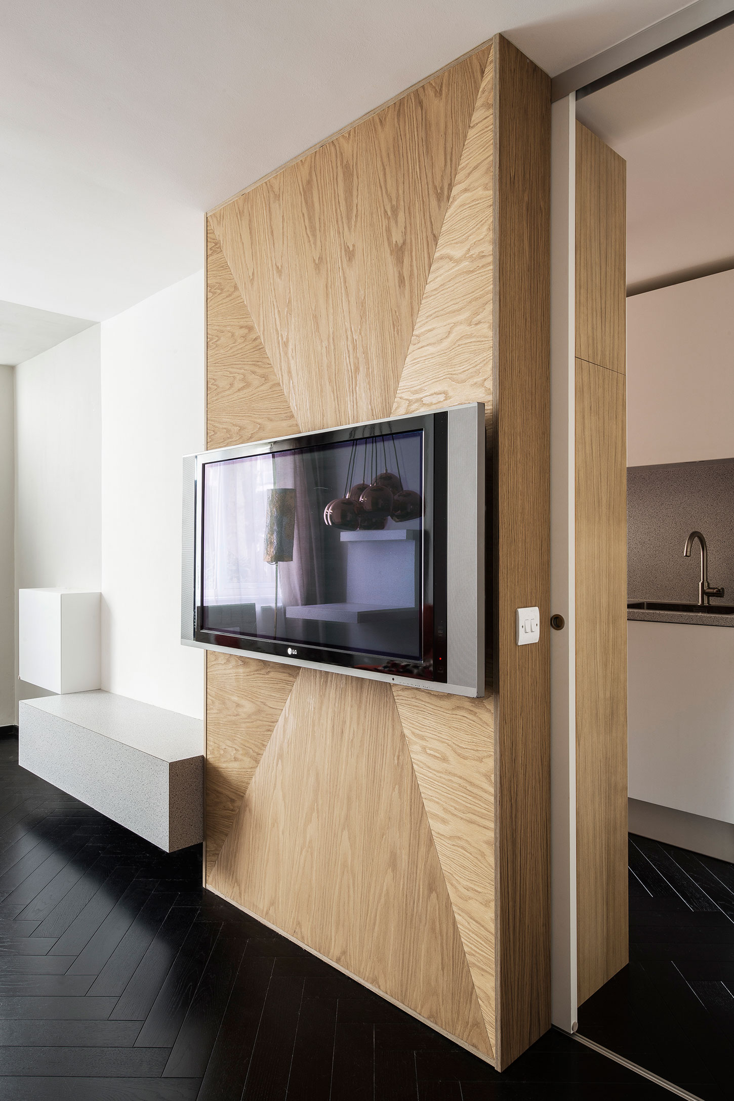 A Small Modern Flat with Personal Touch and Patterned Wallpapers in London by Studio Alexander Fehre (2)