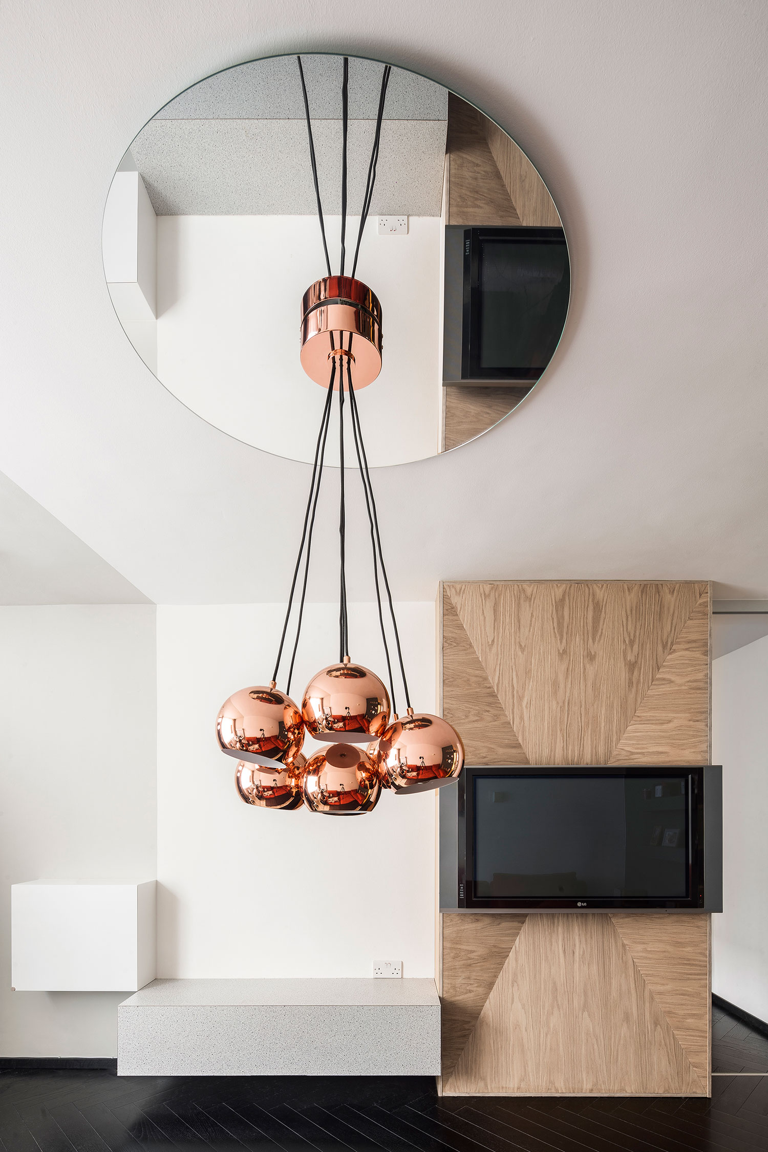 A Small Modern Flat with Personal Touch and Patterned Wallpapers in London by Studio Alexander Fehre (3)