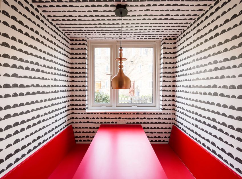 A Small Modern Flat with Personal Touch and Patterned Wallpapers in London by Studio Alexander Fehre (9)