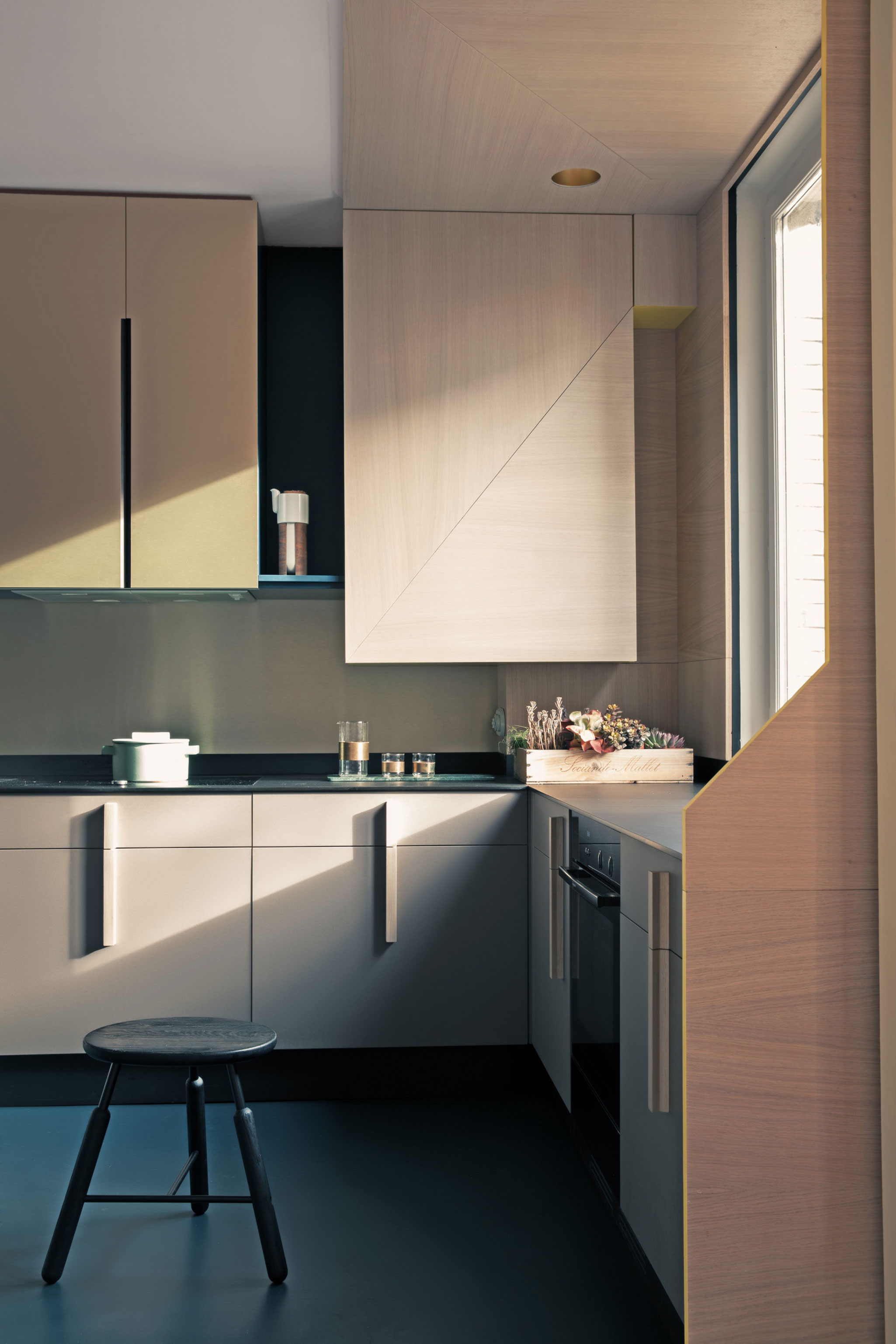 A Smart and Stylish Parisian Apartment Designed for a Young Family by UdA Architetti (6)