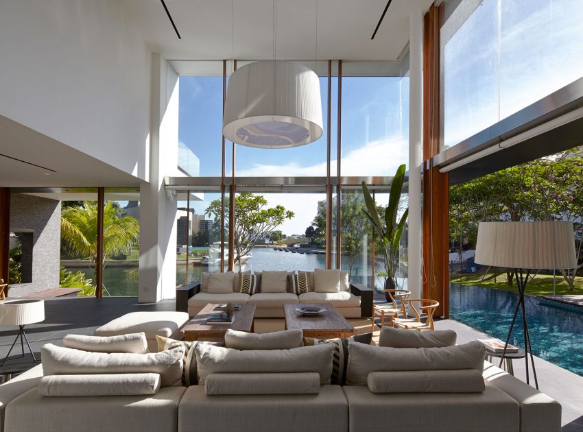 A Sophisticated Contemporary Home with Spectacular Views in Singapore by Robert Greg Shand Architects (12)