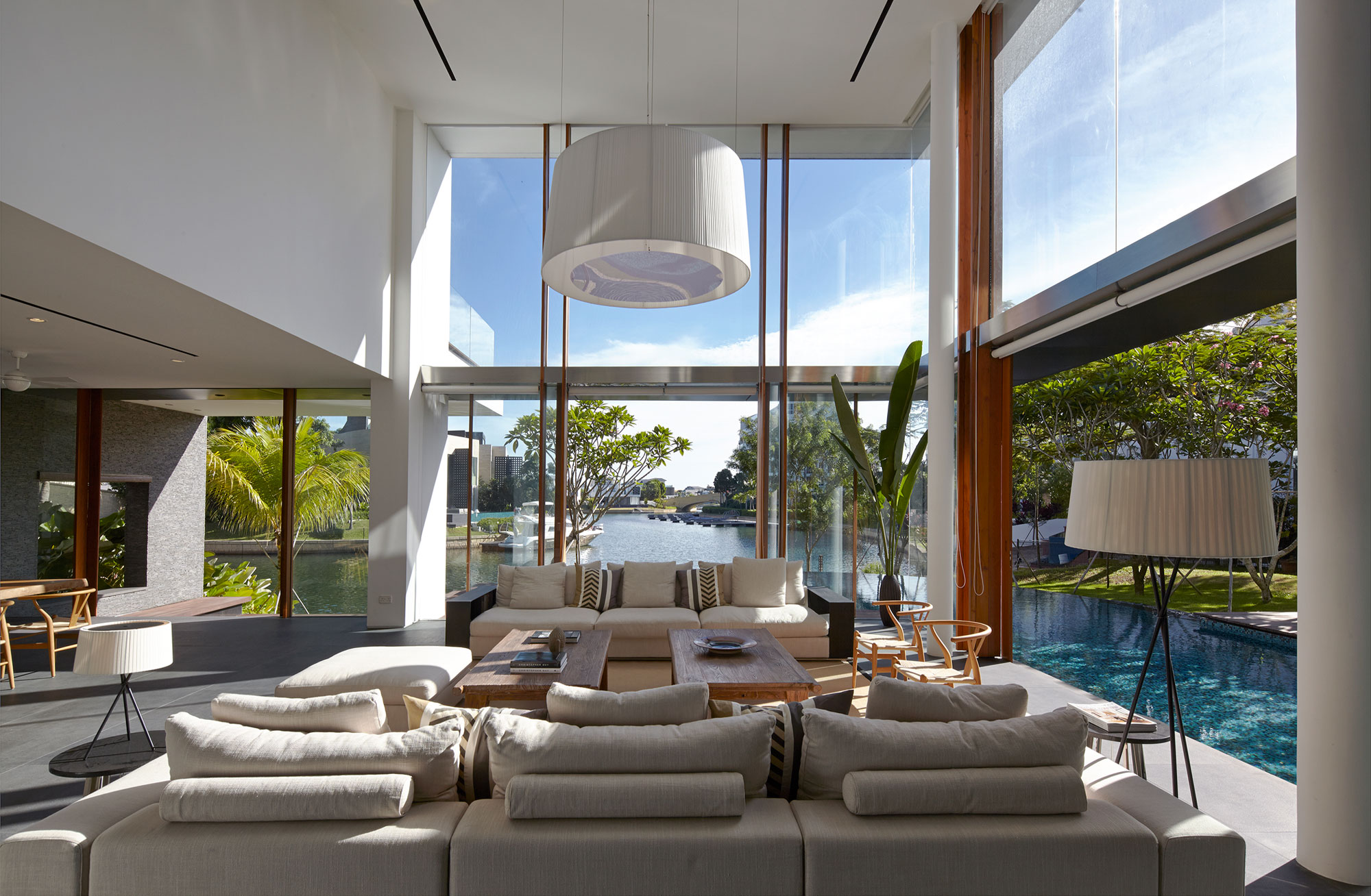 A Sophisticated Contemporary Home with Spectacular Views in Singapore by Robert Greg Shand Architects (12)