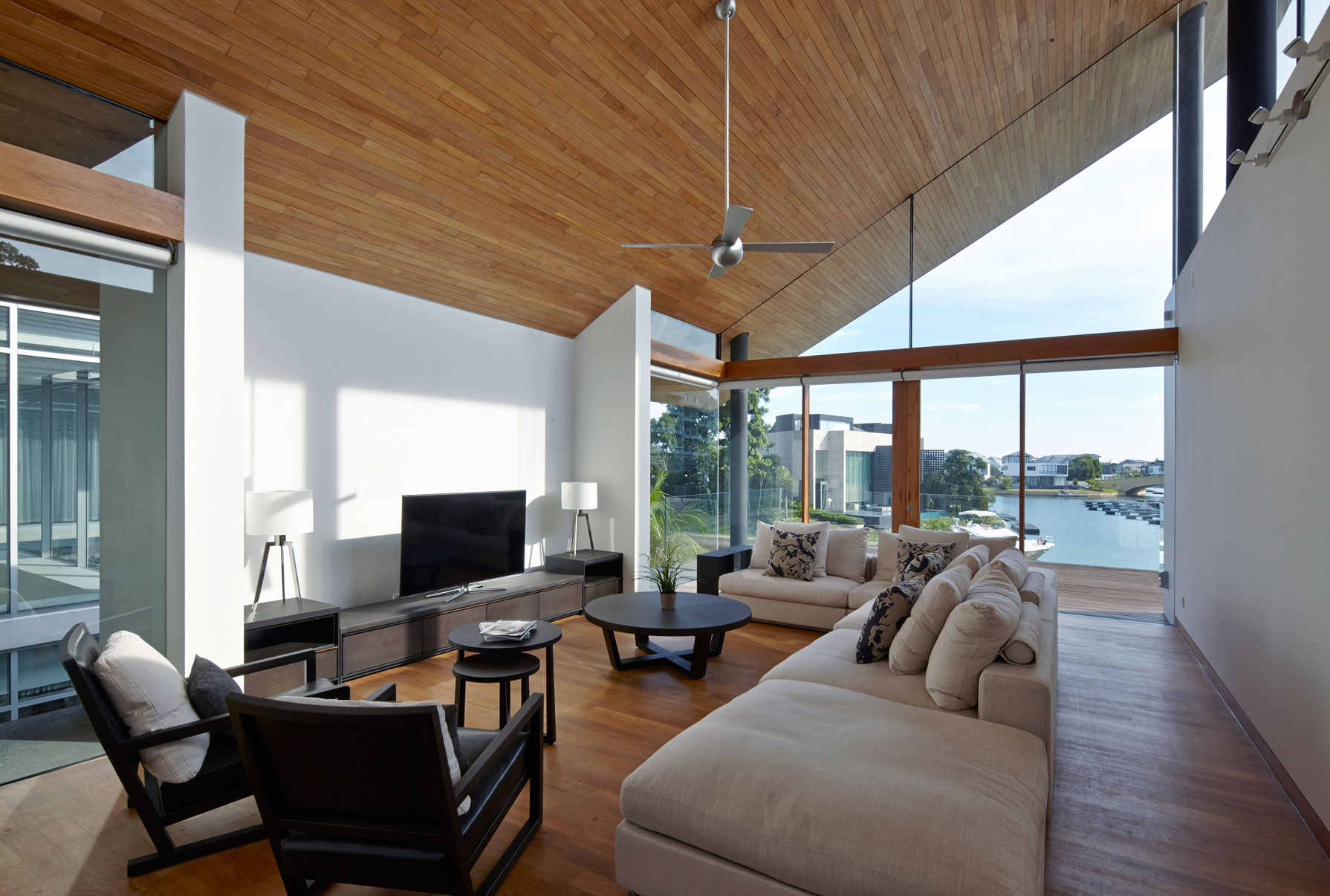 A Sophisticated Contemporary Home with Spectacular Views in Singapore by Robert Greg Shand Architects (13)