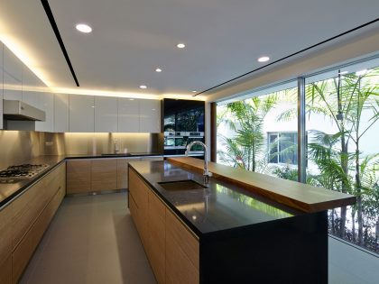 A Sophisticated Contemporary Home with Spectacular Views in Singapore by Robert Greg Shand Architects (14)