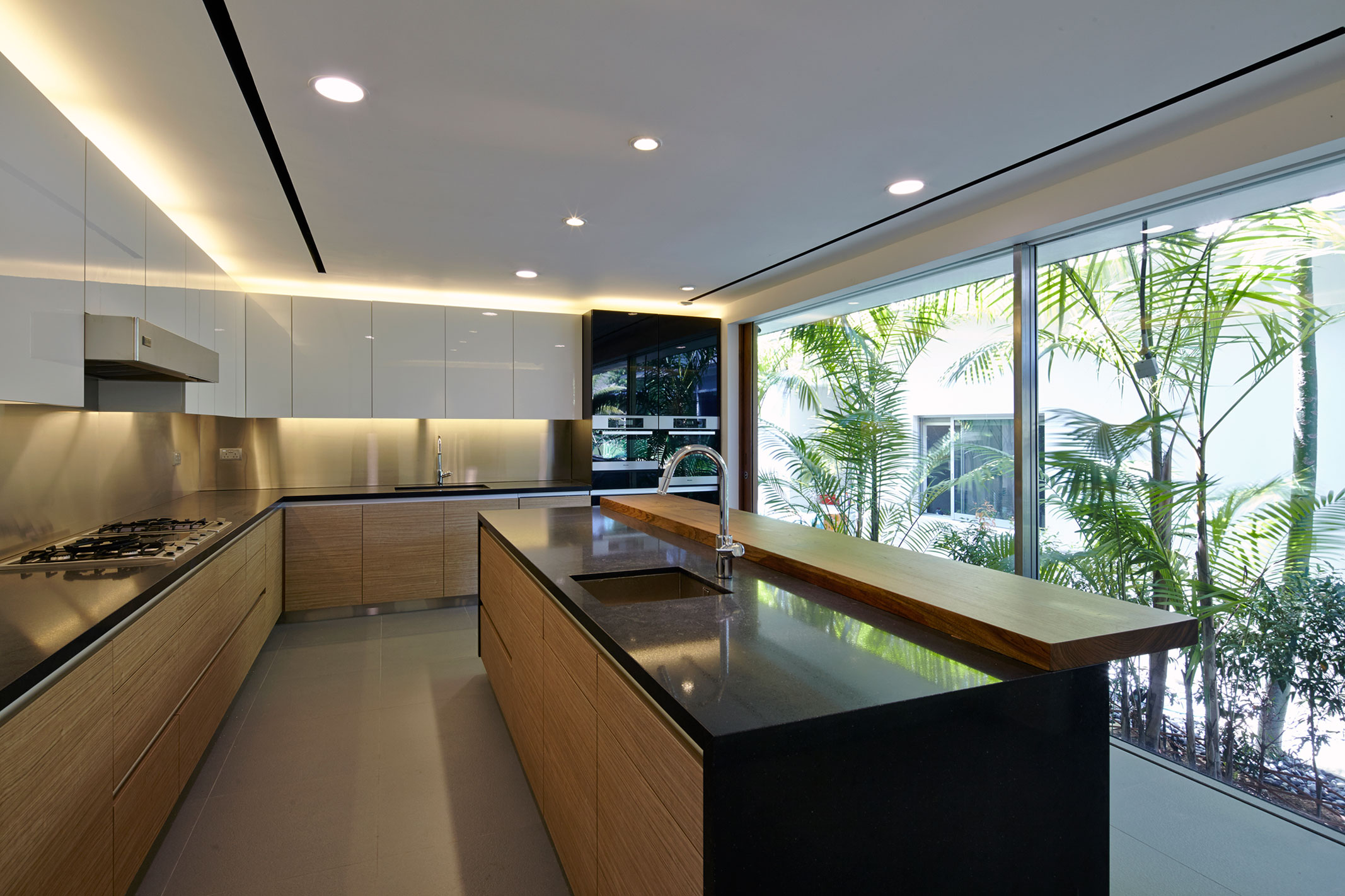 A Sophisticated Contemporary Home with Spectacular Views in Singapore by Robert Greg Shand Architects (14)