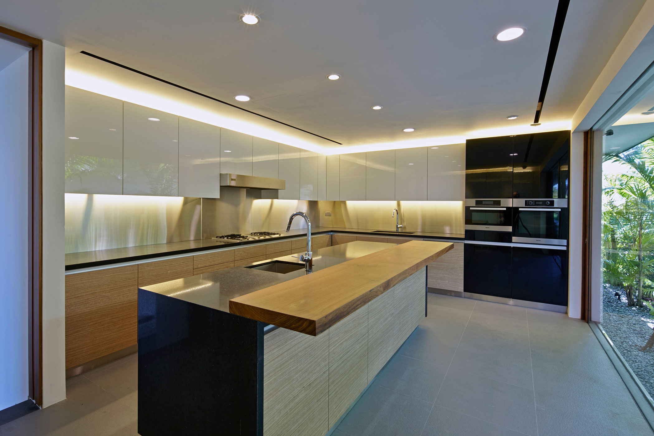A Sophisticated Contemporary Home with Spectacular Views in Singapore by Robert Greg Shand Architects (15)