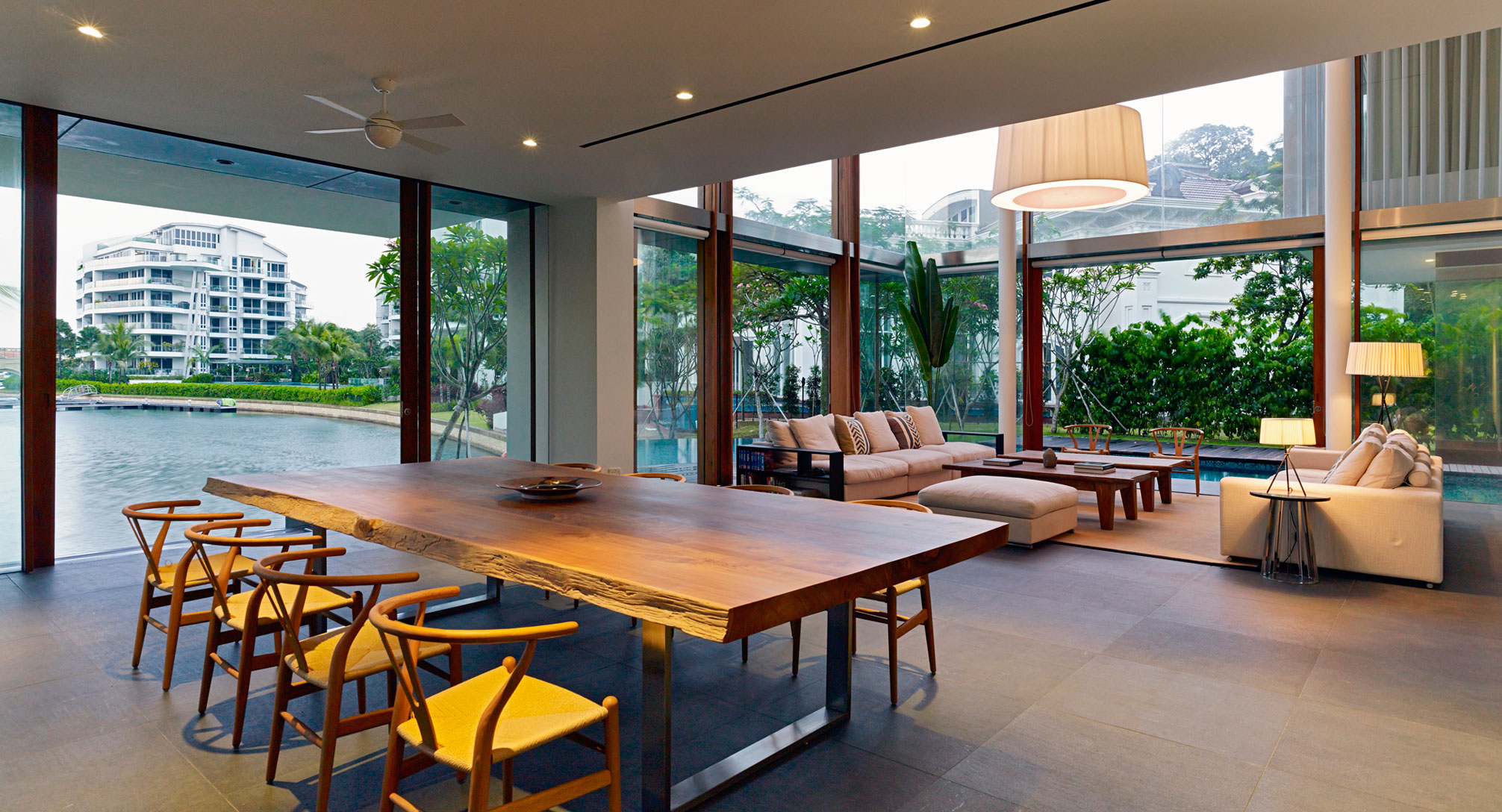 A Sophisticated Contemporary Home with Spectacular Views in Singapore by Robert Greg Shand Architects (16)