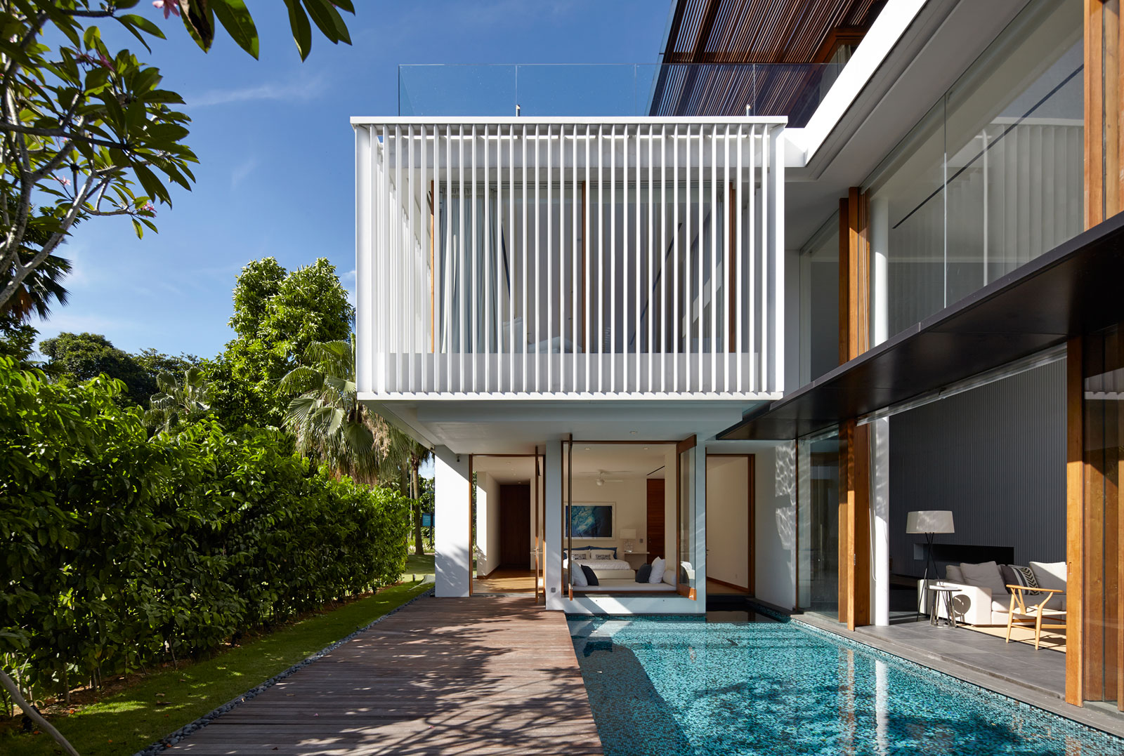 A Sophisticated Contemporary Home with Spectacular Views in Singapore by Robert Greg Shand Architects (2)