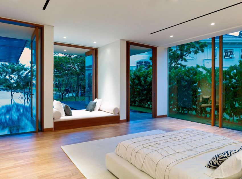 A Sophisticated Contemporary Home with Spectacular Views in Singapore by Robert Greg Shand Architects (30)