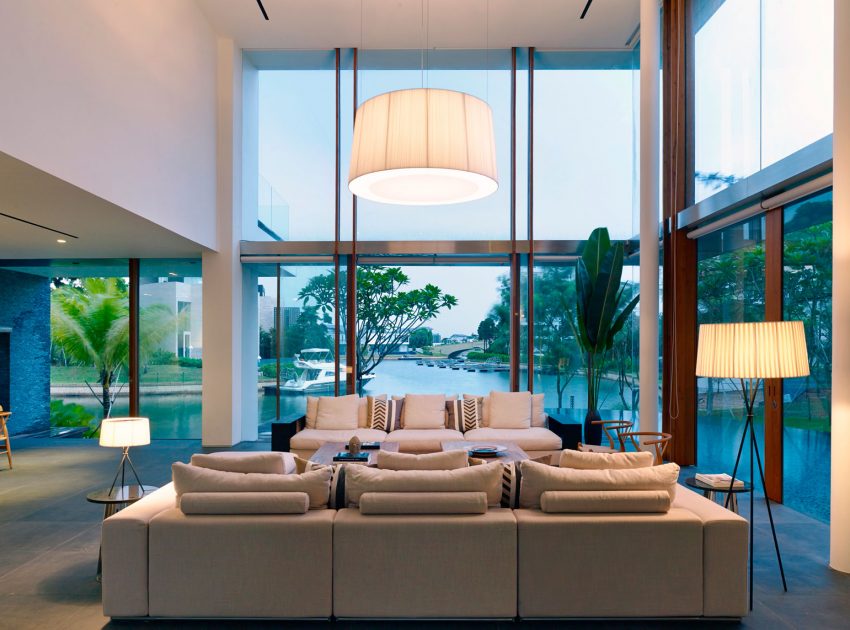 A Sophisticated Contemporary Home with Spectacular Views in Singapore by Robert Greg Shand Architects (32)