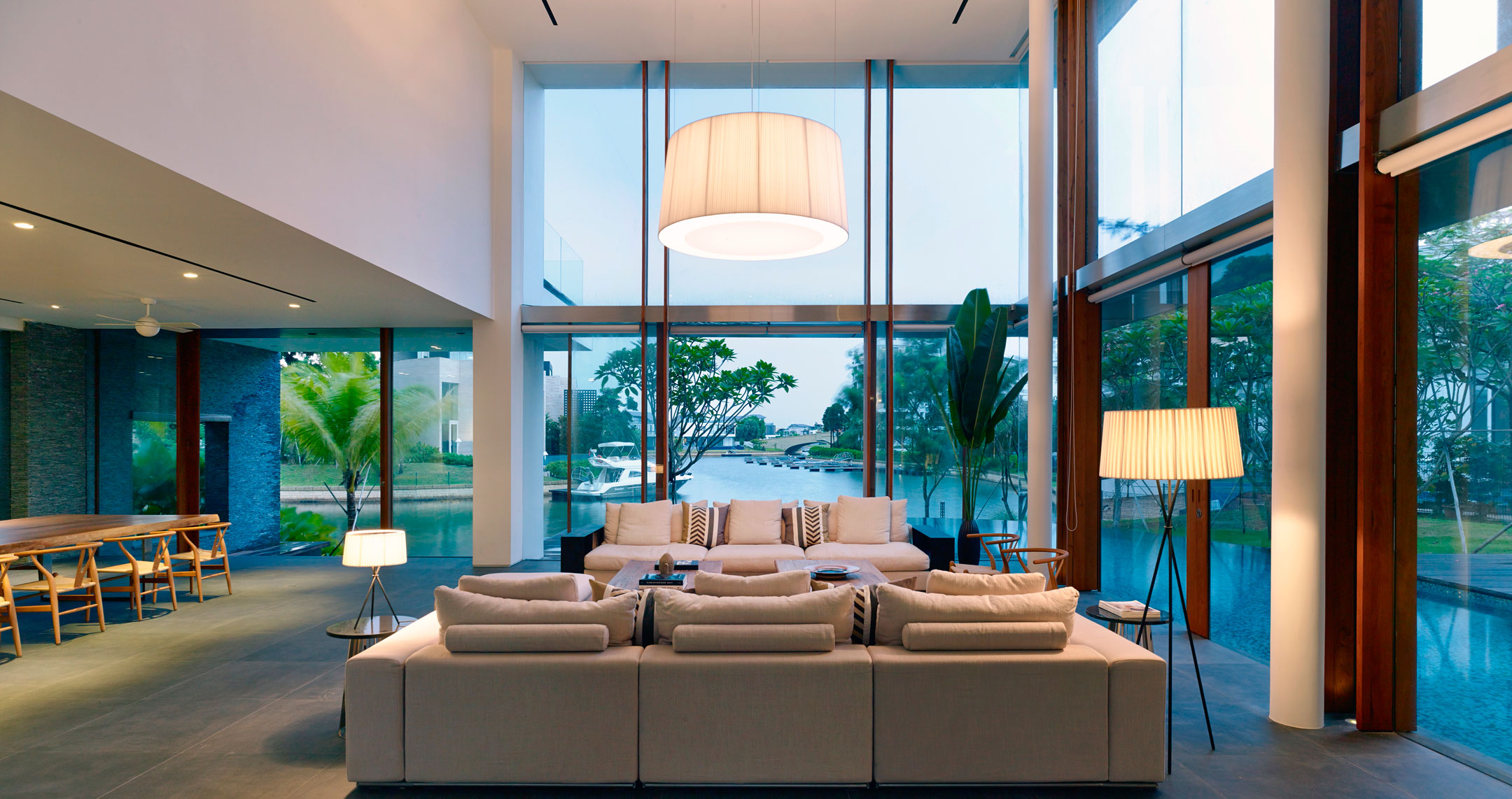 A Sophisticated Contemporary Home with Spectacular Views in Singapore by Robert Greg Shand Architects (32)