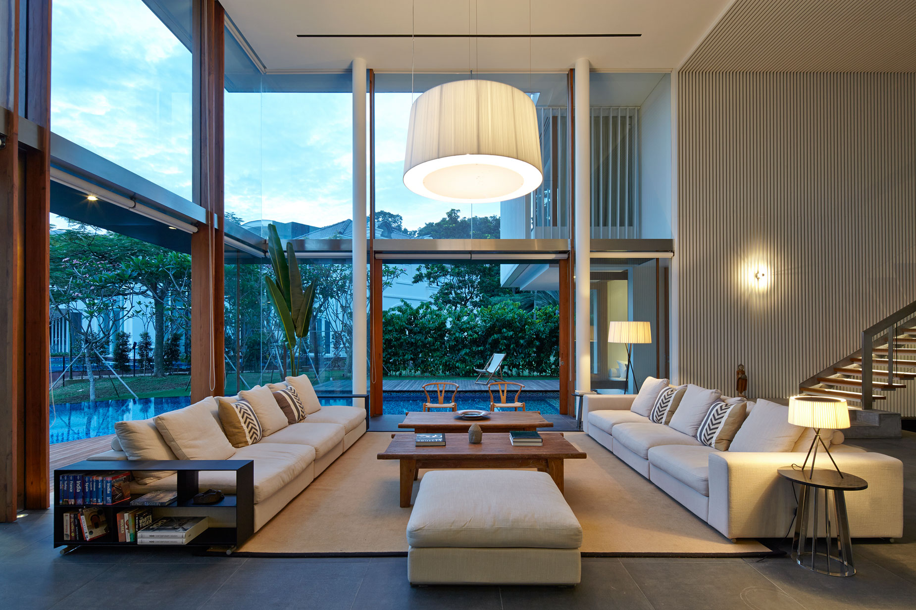 A Sophisticated Contemporary Home with Spectacular Views in Singapore by Robert Greg Shand Architects (34)