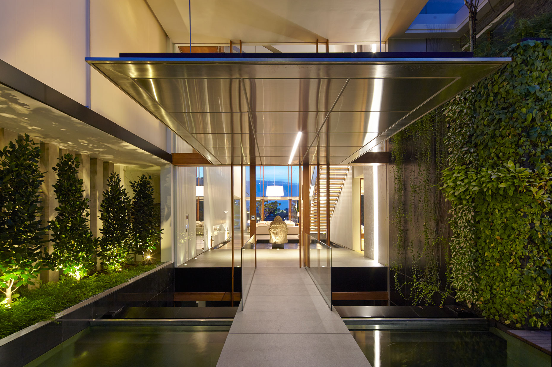 A Sophisticated Contemporary Home with Spectacular Views in Singapore by Robert Greg Shand Architects (35)