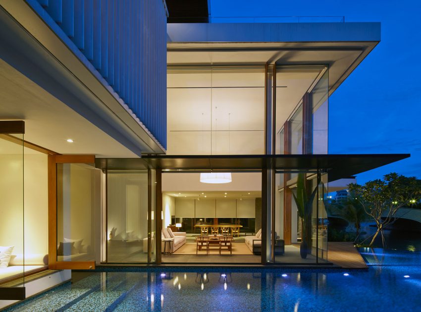 A Sophisticated Contemporary Home with Spectacular Views in Singapore by Robert Greg Shand Architects (37)