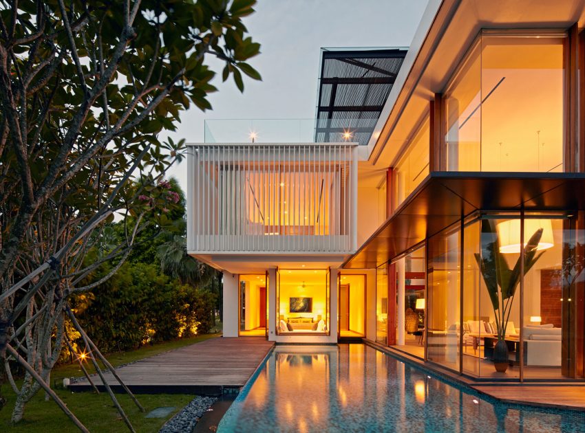 A Sophisticated Contemporary Home with Spectacular Views in Singapore by Robert Greg Shand Architects (38)