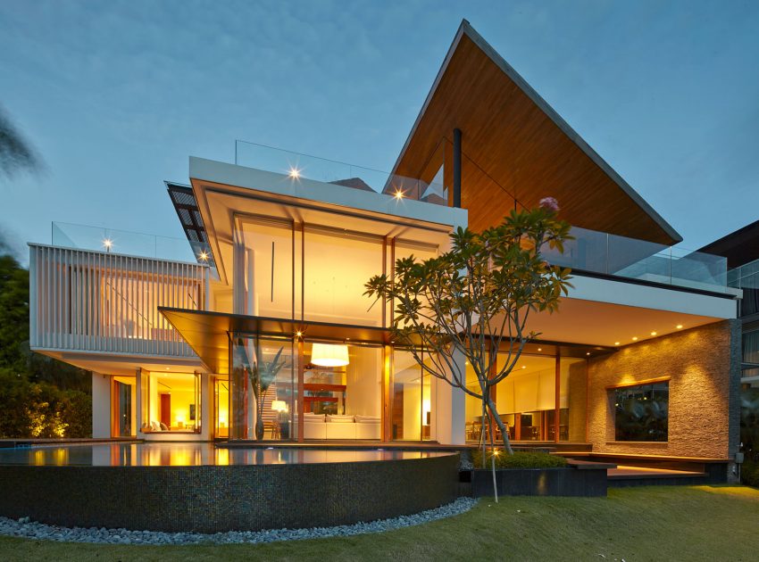 A Sophisticated Contemporary Home with Spectacular Views in Singapore by Robert Greg Shand Architects (39)