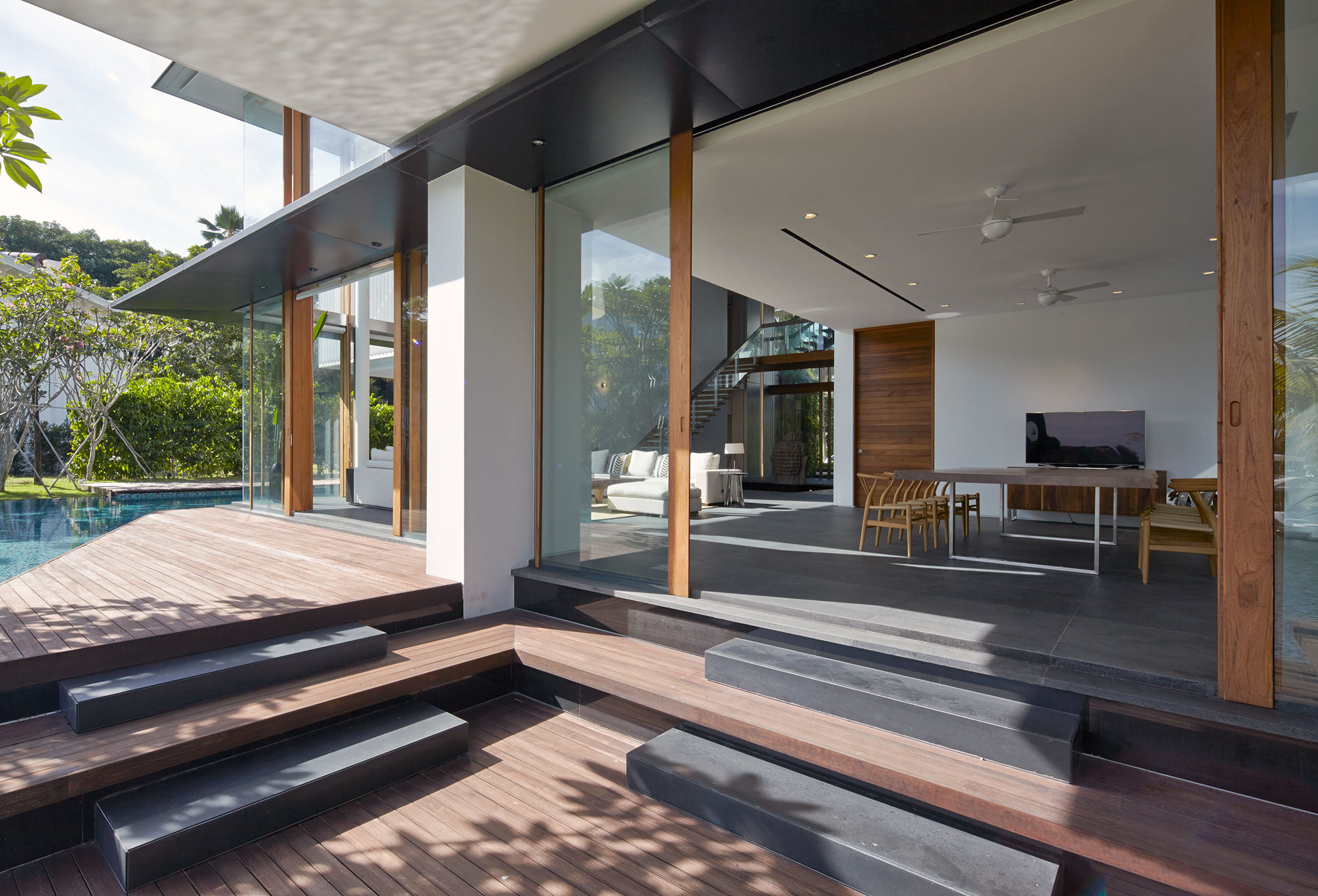 A Sophisticated Contemporary Home with Spectacular Views in Singapore by Robert Greg Shand Architects (6)
